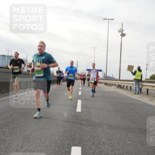 03.10.2025 - Köhlbrandbrückenlauf Matties Gatica Varas http://msf.ph/oto/9189670 03.10.2025 15:59:02 Position 3  meine-sportfotos.de