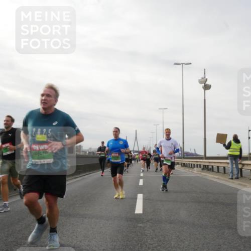 03.10.2025 - Köhlbrandbrückenlauf Matties Gatica Varas http://msf.ph/oto/9189673 03.10.2025 15:59:02 Position 3 2025 meine-sportfotos.de