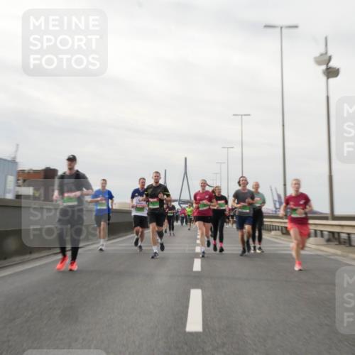 03.10.2025 - Köhlbrandbrückenlauf Matties Gatica Varas http://msf.ph/oto/9189684 03.10.2025 15:59:05 Position 3  meine-sportfotos.de