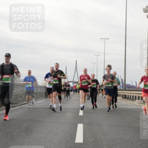 03.10.2025 - Köhlbrandbrückenlauf Matties Gatica Varas http://msf.ph/oto/9189686 03.10.2025 15:59:05 Position 3  meine-sportfotos.de