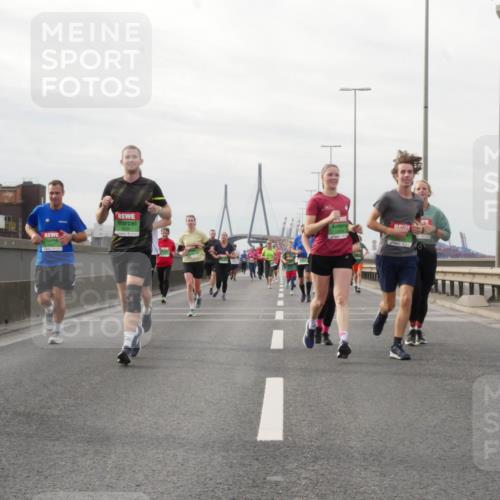 03.10.2025 - Köhlbrandbrückenlauf Matties Gatica Varas http://msf.ph/oto/9189690 03.10.2025 15:59:07 Position 3  meine-sportfotos.de