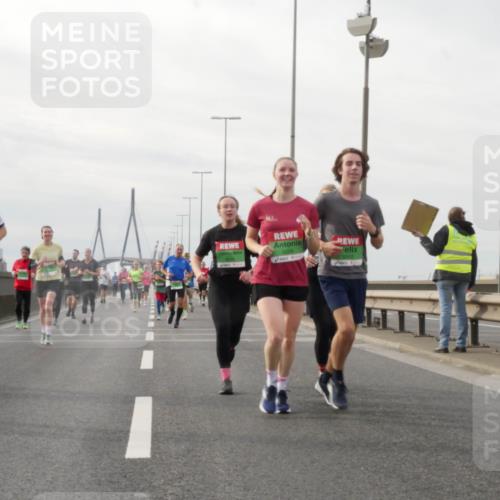 03.10.2025 - Köhlbrandbrückenlauf Matties Gatica Varas http://msf.ph/oto/9189695 03.10.2025 15:59:07 Position 3 9204, 9203 meine-sportfotos.de