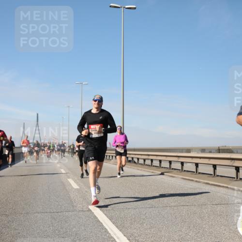 03.10.2025 - Köhlbrandbrückenlauf Yannick Fuchs http://msf.ph/oto/9189698 03.10.2025 11:49:23 Position 3 2803, 4494, 4327 meine-sportfotos.de