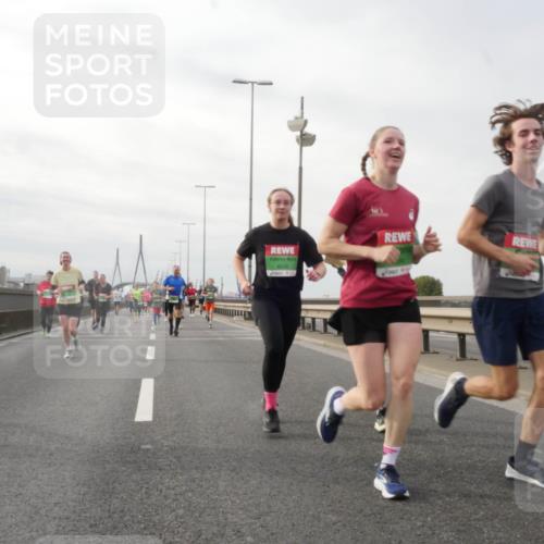03.10.2025 - Köhlbrandbrückenlauf Matties Gatica Varas http://msf.ph/oto/9189703 03.10.2025 15:59:09 Position 3 8246 meine-sportfotos.de