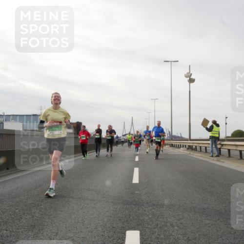 03.10.2025 - Köhlbrandbrückenlauf Matties Gatica Varas http://msf.ph/oto/9189714 03.10.2025 15:59:11 Position 3  meine-sportfotos.de