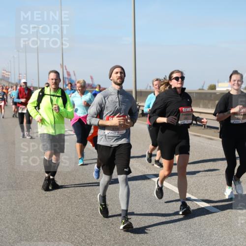 03.10.2025 - Köhlbrandbrückenlauf Yannick Fuchs http://msf.ph/oto/9189715 03.10.2025 12:09:34 Position 3 6792, 5347, 6301 meine-sportfotos.de