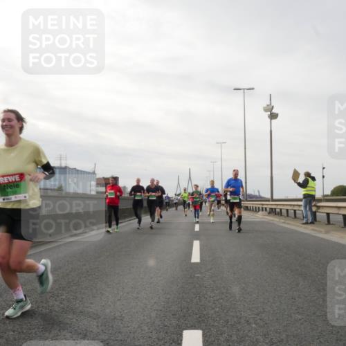 03.10.2025 - Köhlbrandbrückenlauf Matties Gatica Varas http://msf.ph/oto/9189716 03.10.2025 15:59:12 Position 3 7758 meine-sportfotos.de