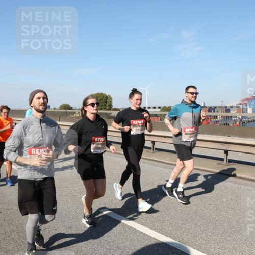 03.10.2025 - Köhlbrandbrückenlauf Yannick Fuchs http://msf.ph/oto/9189744 03.10.2025 12:09:35 Position 3 5301, 5505 meine-sportfotos.de