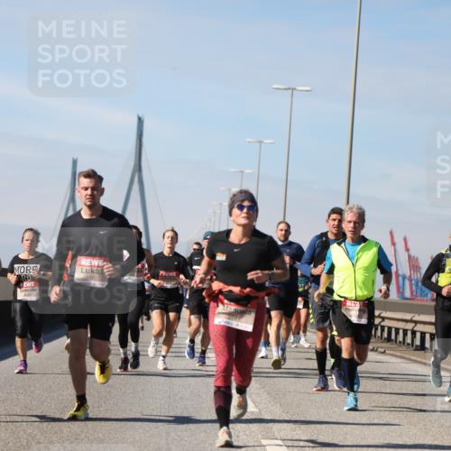 03.10.2025 - Köhlbrandbrückenlauf Yannick Fuchs http://msf.ph/oto/9189747 03.10.2025 11:49:30 Position 3 6427, 4302, 5649 meine-sportfotos.de