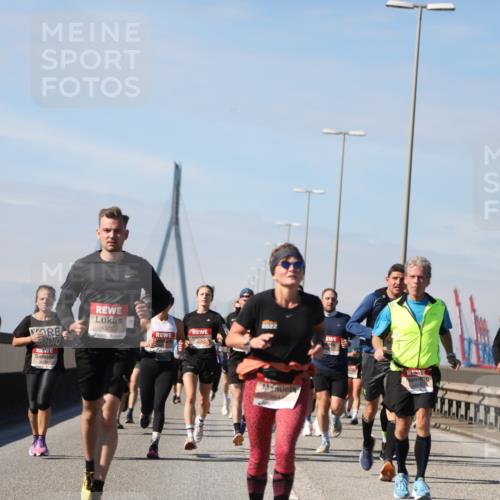 03.10.2025 - Köhlbrandbrückenlauf Yannick Fuchs http://msf.ph/oto/9189750 03.10.2025 11:49:30 Position 3 4302, 12, 6427, 4026, 2022 meine-sportfotos.de