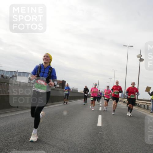 03.10.2025 - Köhlbrandbrückenlauf Matties Gatica Varas http://msf.ph/oto/9189752 03.10.2025 15:59:19 Position 3 8071 meine-sportfotos.de