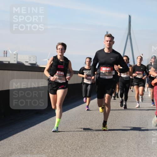 03.10.2025 - Köhlbrandbrückenlauf Yannick Fuchs http://msf.ph/oto/9189754 03.10.2025 11:49:31 Position 3 6427, 4302, 2022 meine-sportfotos.de