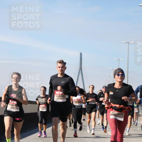 03.10.2025 - Köhlbrandbrückenlauf Yannick Fuchs http://msf.ph/oto/9189756 03.10.2025 11:49:31 Position 3 6427, 4302, 5641 meine-sportfotos.de
