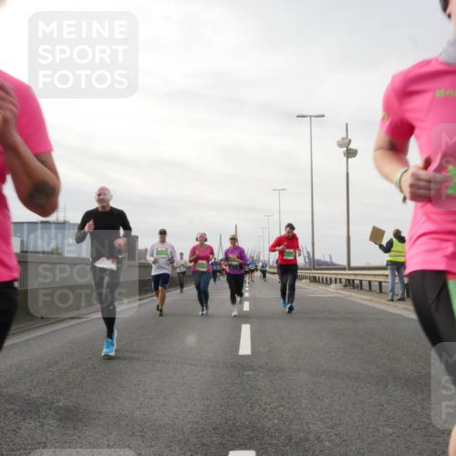 03.10.2025 - Köhlbrandbrückenlauf Matties Gatica Varas http://msf.ph/oto/9189768 03.10.2025 15:59:23 Position 3  meine-sportfotos.de