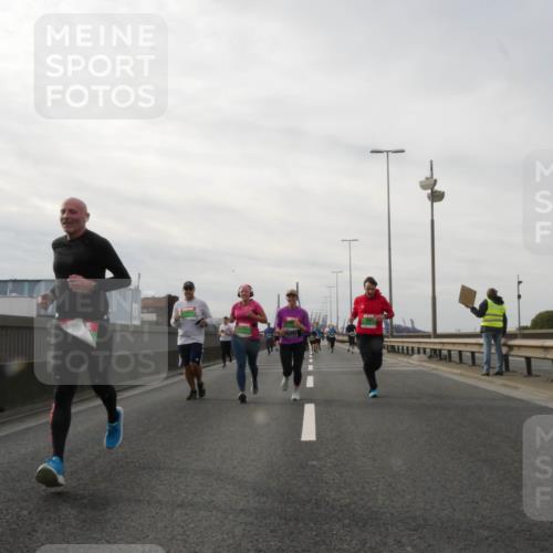 03.10.2025 - Köhlbrandbrückenlauf Matties Gatica Varas http://msf.ph/oto/9189771 03.10.2025 15:59:23 Position 3  meine-sportfotos.de