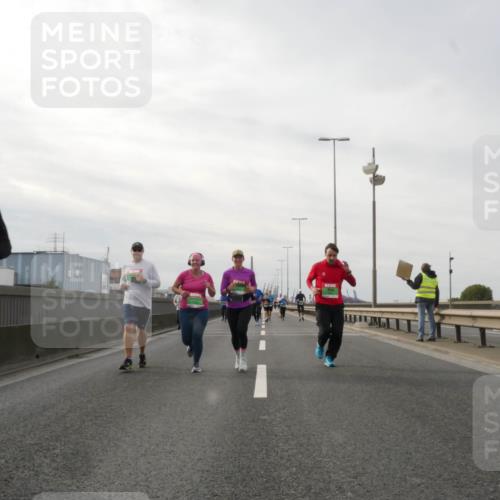 03.10.2025 - Köhlbrandbrückenlauf Matties Gatica Varas http://msf.ph/oto/9189772 03.10.2025 15:59:24 Position 3  meine-sportfotos.de