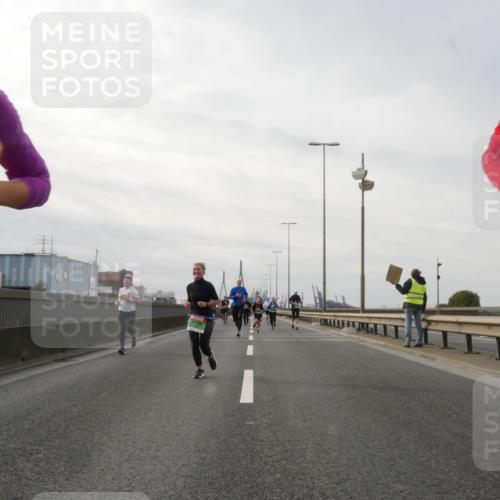 03.10.2025 - Köhlbrandbrückenlauf Matties Gatica Varas http://msf.ph/oto/9189784 03.10.2025 15:59:26 Position 3  meine-sportfotos.de