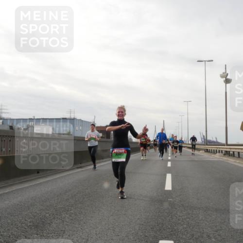 03.10.2025 - Köhlbrandbrückenlauf Matties Gatica Varas http://msf.ph/oto/9189788 03.10.2025 15:59:27 Position 3  meine-sportfotos.de