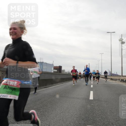 03.10.2025 - Köhlbrandbrückenlauf Matties Gatica Varas http://msf.ph/oto/9189793 03.10.2025 15:59:28 Position 3 7838 meine-sportfotos.de
