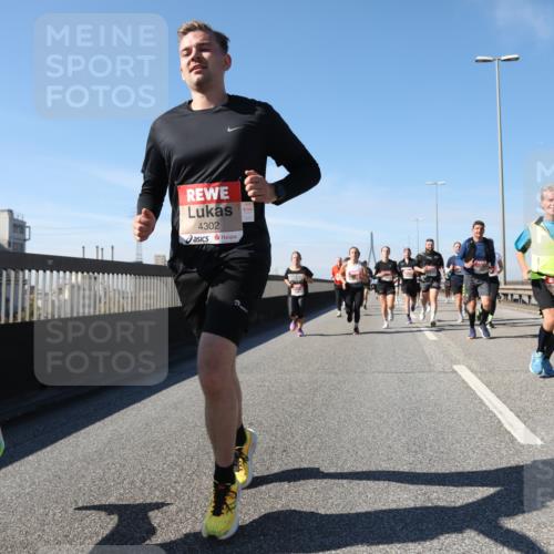 03.10.2025 - Köhlbrandbrückenlauf Yannick Fuchs http://msf.ph/oto/9189794 03.10.2025 11:49:33 Position 3 4302 meine-sportfotos.de