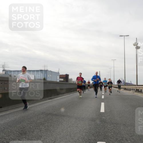 03.10.2025 - Köhlbrandbrückenlauf Matties Gatica Varas http://msf.ph/oto/9189795 03.10.2025 15:59:28 Position 3  meine-sportfotos.de
