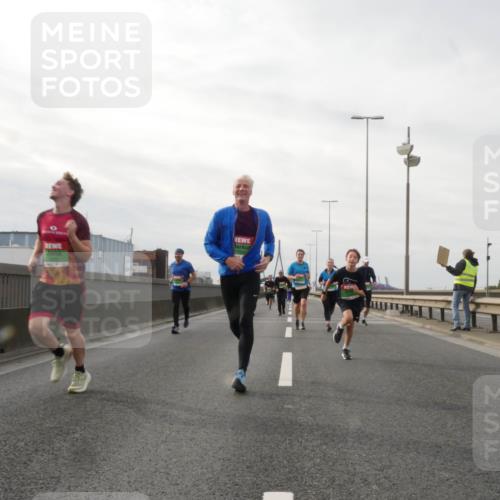 03.10.2025 - Köhlbrandbrückenlauf Matties Gatica Varas http://msf.ph/oto/9189804 03.10.2025 15:59:31 Position 3  meine-sportfotos.de