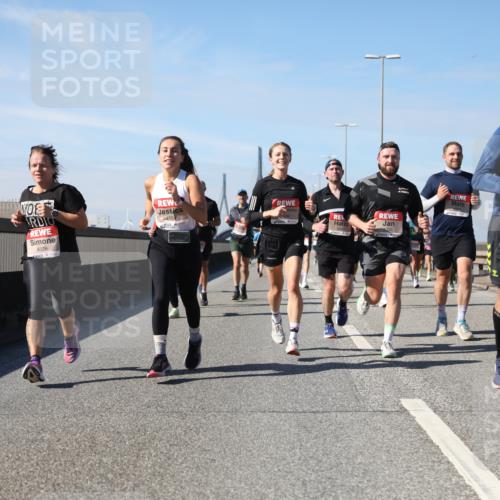 03.10.2025 - Köhlbrandbrückenlauf Yannick Fuchs http://msf.ph/oto/9189806 03.10.2025 11:49:34 Position 3 4026, 456, 4659 meine-sportfotos.de