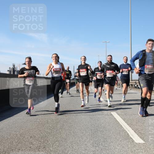 03.10.2025 - Köhlbrandbrückenlauf Yannick Fuchs http://msf.ph/oto/9189812 03.10.2025 11:49:35 Position 3  meine-sportfotos.de