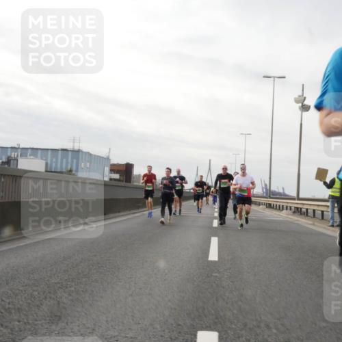 03.10.2025 - Köhlbrandbrückenlauf Matties Gatica Varas http://msf.ph/oto/9189820 03.10.2025 15:59:34 Position 3  meine-sportfotos.de