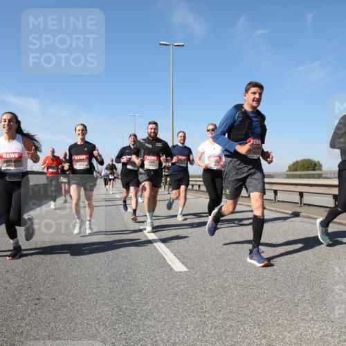 03.10.2025 - Köhlbrandbrückenlauf Yannick Fuchs http://msf.ph/oto/9189823 03.10.2025 11:49:35 Position 3 4026, 456, 4336 meine-sportfotos.de