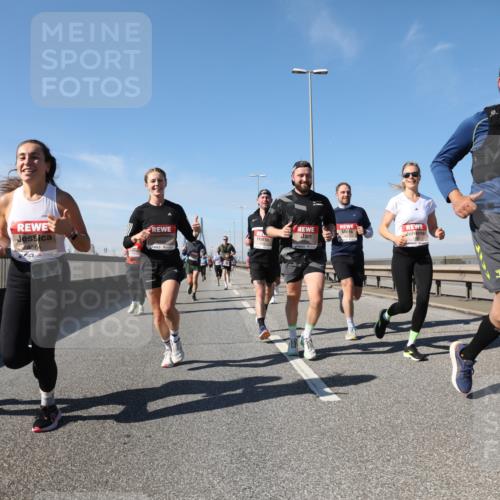 03.10.2025 - Köhlbrandbrückenlauf Yannick Fuchs http://msf.ph/oto/9189829 03.10.2025 11:49:35 Position 3 4026, 4564, 4659 meine-sportfotos.de