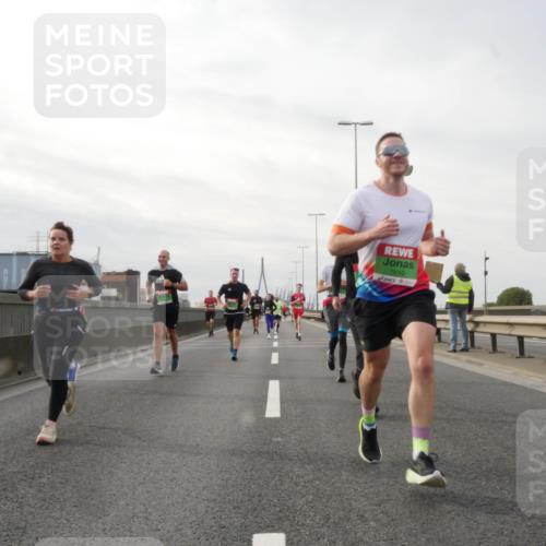 03.10.2025 - Köhlbrandbrückenlauf Matties Gatica Varas http://msf.ph/oto/9189831 03.10.2025 15:59:37 Position 3 7810 meine-sportfotos.de