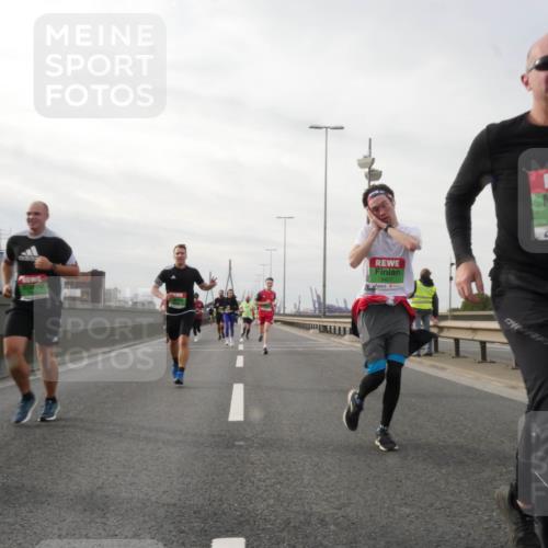 03.10.2025 - Köhlbrandbrückenlauf Matties Gatica Varas http://msf.ph/oto/9189836 03.10.2025 15:59:38 Position 3 9427, 8057 meine-sportfotos.de