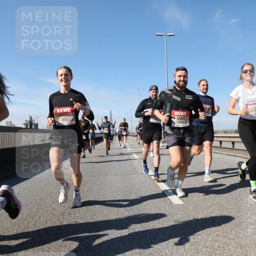 03.10.2025 - Köhlbrandbrückenlauf Yannick Fuchs http://msf.ph/oto/9189837 03.10.2025 11:49:36 Position 3 4564, 4335, 4336 meine-sportfotos.de