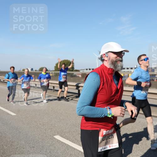 03.10.2025 - Köhlbrandbrückenlauf Yannick Fuchs http://msf.ph/oto/9189838 03.10.2025 12:09:41 Position 3 5057 meine-sportfotos.de