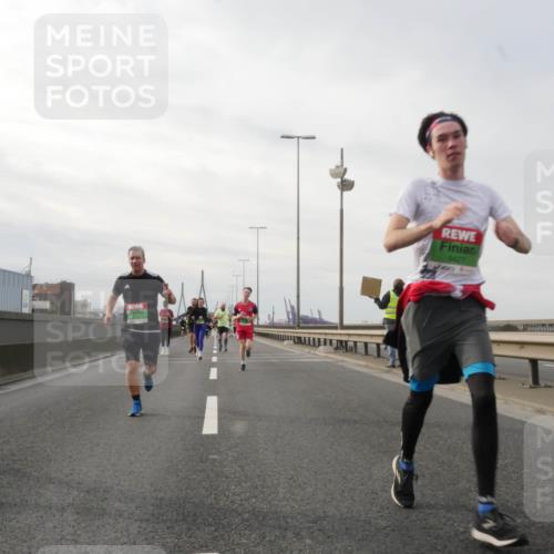 03.10.2025 - Köhlbrandbrückenlauf Matties Gatica Varas http://msf.ph/oto/9189839 03.10.2025 15:59:39 Position 3 9427 meine-sportfotos.de