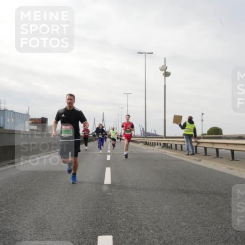 03.10.2025 - Köhlbrandbrückenlauf Matties Gatica Varas http://msf.ph/oto/9189841 03.10.2025 15:59:39 Position 3  meine-sportfotos.de