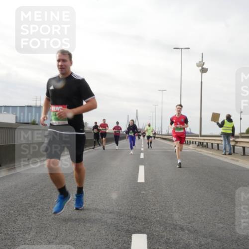 03.10.2025 - Köhlbrandbrückenlauf Matties Gatica Varas http://msf.ph/oto/9189845 03.10.2025 15:59:40 Position 3  meine-sportfotos.de