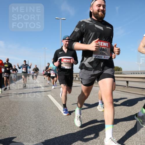 03.10.2025 - Köhlbrandbrückenlauf Yannick Fuchs http://msf.ph/oto/9189846 03.10.2025 11:49:36 Position 3 4643, 4336, 4584 meine-sportfotos.de