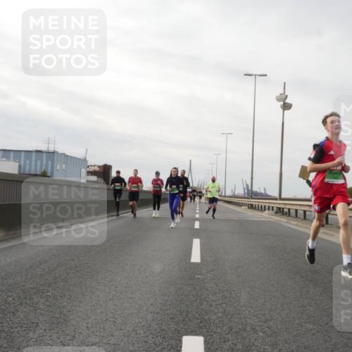 03.10.2025 - Köhlbrandbrückenlauf Matties Gatica Varas http://msf.ph/oto/9189849 03.10.2025 15:59:41 Position 3  meine-sportfotos.de