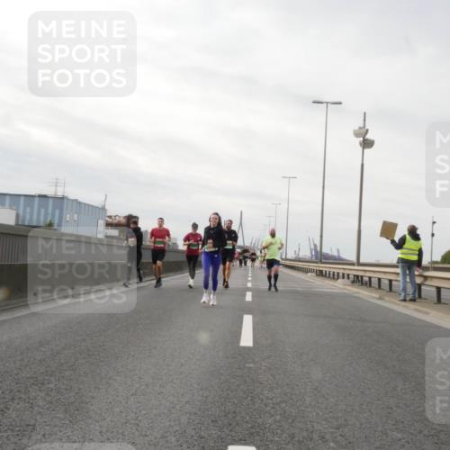 03.10.2025 - Köhlbrandbrückenlauf Matties Gatica Varas http://msf.ph/oto/9189852 03.10.2025 15:59:41 Position 3  meine-sportfotos.de