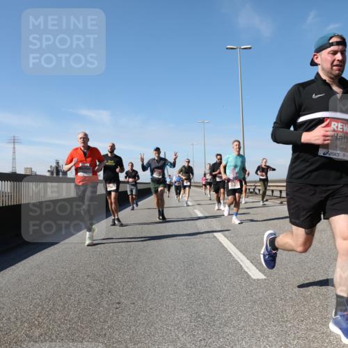 03.10.2025 - Köhlbrandbrückenlauf Yannick Fuchs http://msf.ph/oto/9189855 03.10.2025 11:49:37 Position 3 4643 meine-sportfotos.de
