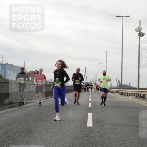 03.10.2025 - Köhlbrandbrückenlauf Matties Gatica Varas http://msf.ph/oto/9189856 03.10.2025 15:59:42 Position 3  meine-sportfotos.de