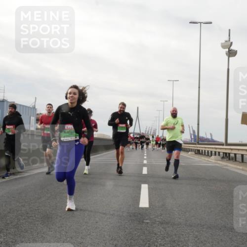 03.10.2025 - Köhlbrandbrückenlauf Matties Gatica Varas http://msf.ph/oto/9189857 03.10.2025 15:59:43 Position 3 7427 meine-sportfotos.de