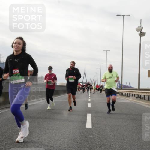 03.10.2025 - Köhlbrandbrückenlauf Matties Gatica Varas http://msf.ph/oto/9189860 03.10.2025 15:59:43 Position 3 7427 meine-sportfotos.de