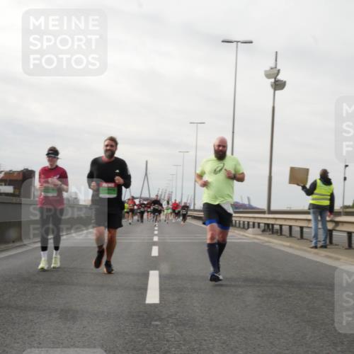 03.10.2025 - Köhlbrandbrückenlauf Matties Gatica Varas http://msf.ph/oto/9189861 03.10.2025 15:59:44 Position 3  meine-sportfotos.de