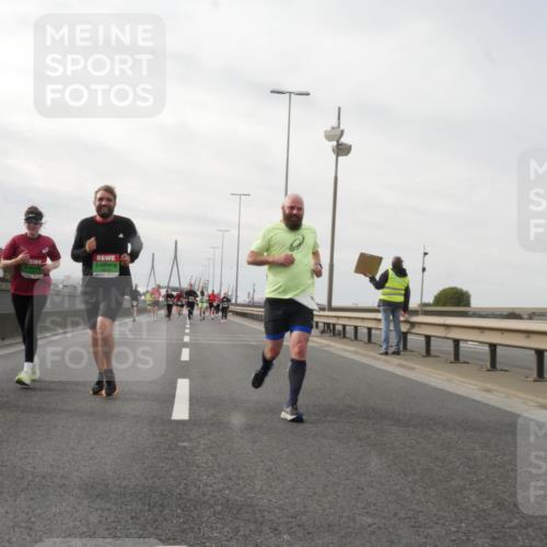 03.10.2025 - Köhlbrandbrückenlauf Matties Gatica Varas http://msf.ph/oto/9189864 03.10.2025 15:59:44 Position 3  meine-sportfotos.de