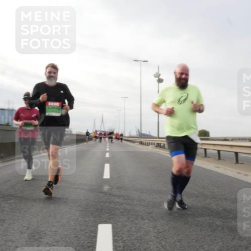 03.10.2025 - Köhlbrandbrückenlauf Matties Gatica Varas http://msf.ph/oto/9189868 03.10.2025 15:59:45 Position 3  meine-sportfotos.de