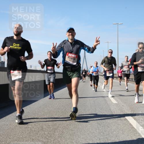 03.10.2025 - Köhlbrandbrückenlauf Yannick Fuchs http://msf.ph/oto/9189871 03.10.2025 11:49:37 Position 3 13, 4011, 6745 meine-sportfotos.de