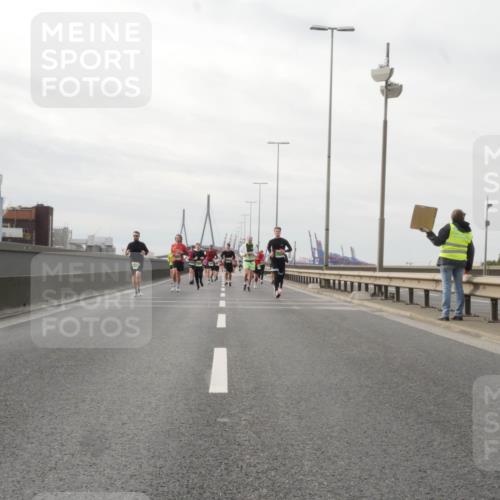03.10.2025 - Köhlbrandbrückenlauf Matties Gatica Varas http://msf.ph/oto/9189873 03.10.2025 15:59:48 Position 3  meine-sportfotos.de